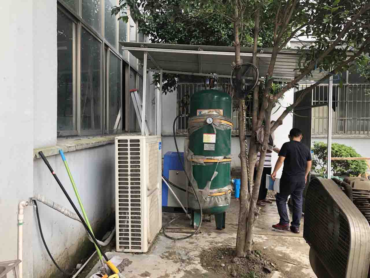 和你簡單談?wù)劯邏嚎諌簷C在水電站的應(yīng)用方式-權(quán)偉螺桿空壓機