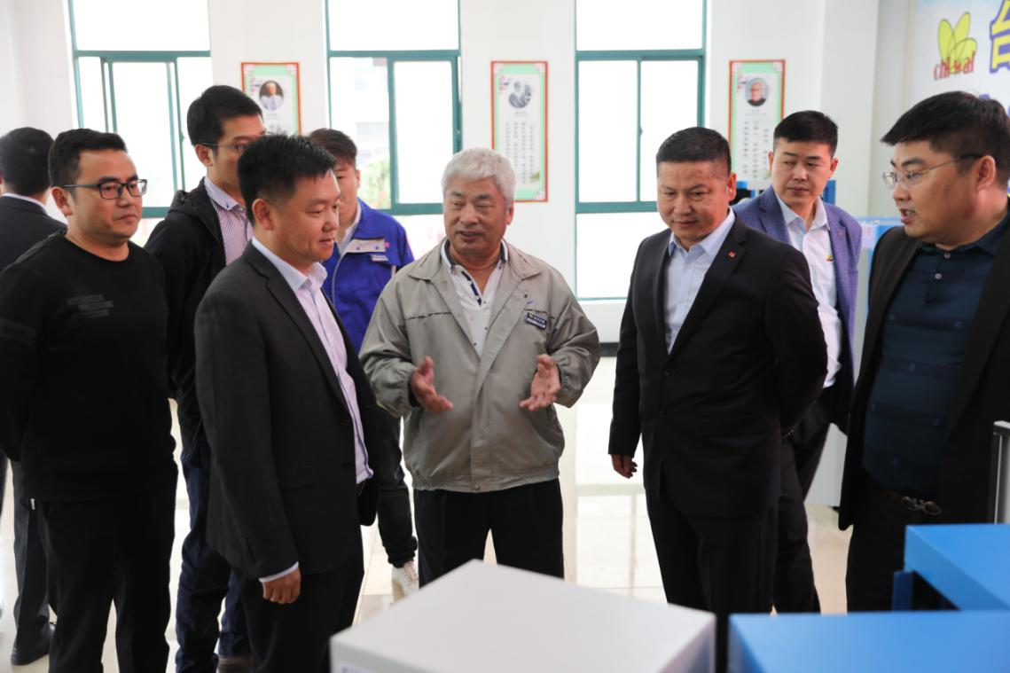 權偉激光切割螺桿空壓機